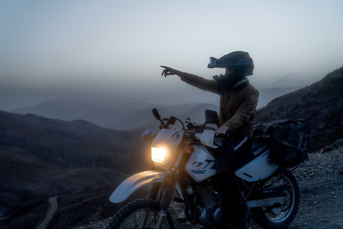 suzuki-dr650-montagnes