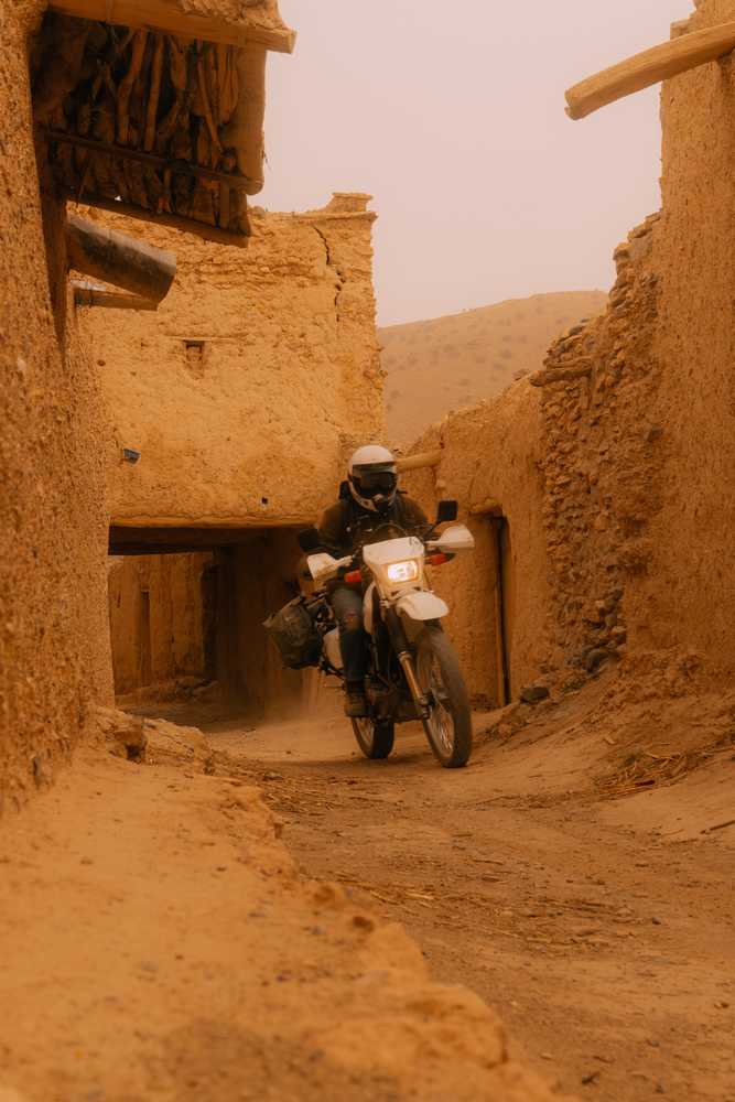 suzuki-dr650-village-morocco